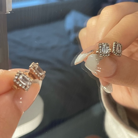 Beautiful cubic zirconia stud earrings - Picture 4 of 5